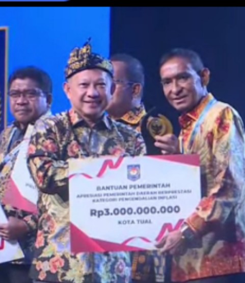 Walikota Tual Terima Penghargaan 3 Milyar Dari Mendagri Atas Apresiasi Pemda Berprestasi 2026