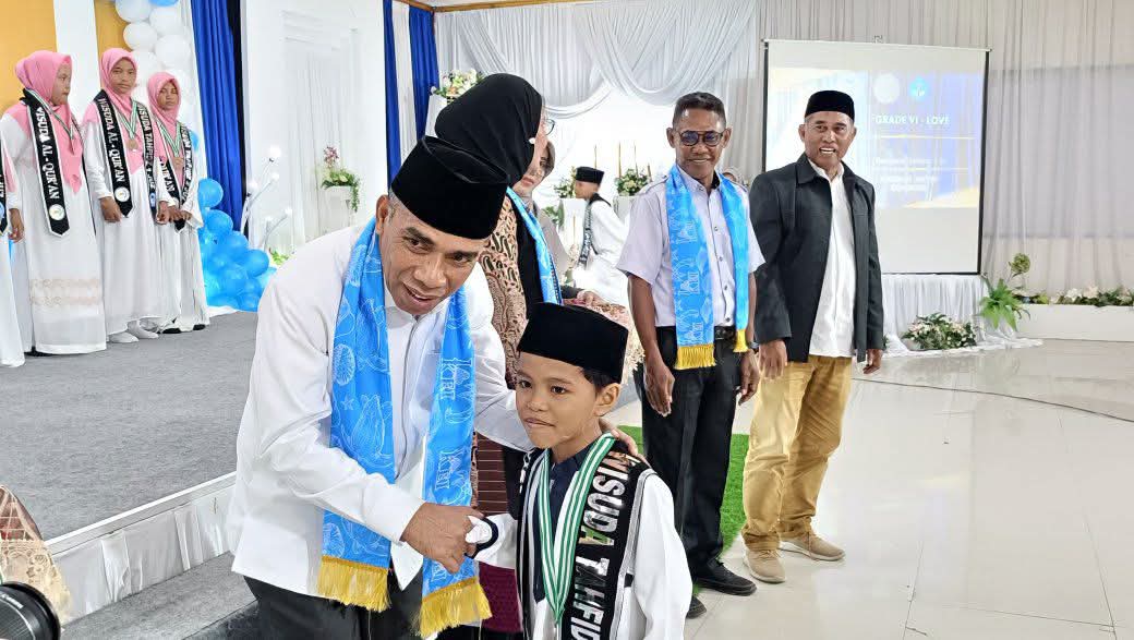 Wakil Wali Kota Amir Rumra Hadiri Wisuda Tahfidz Qur’an SD IT Al-Fath Tual