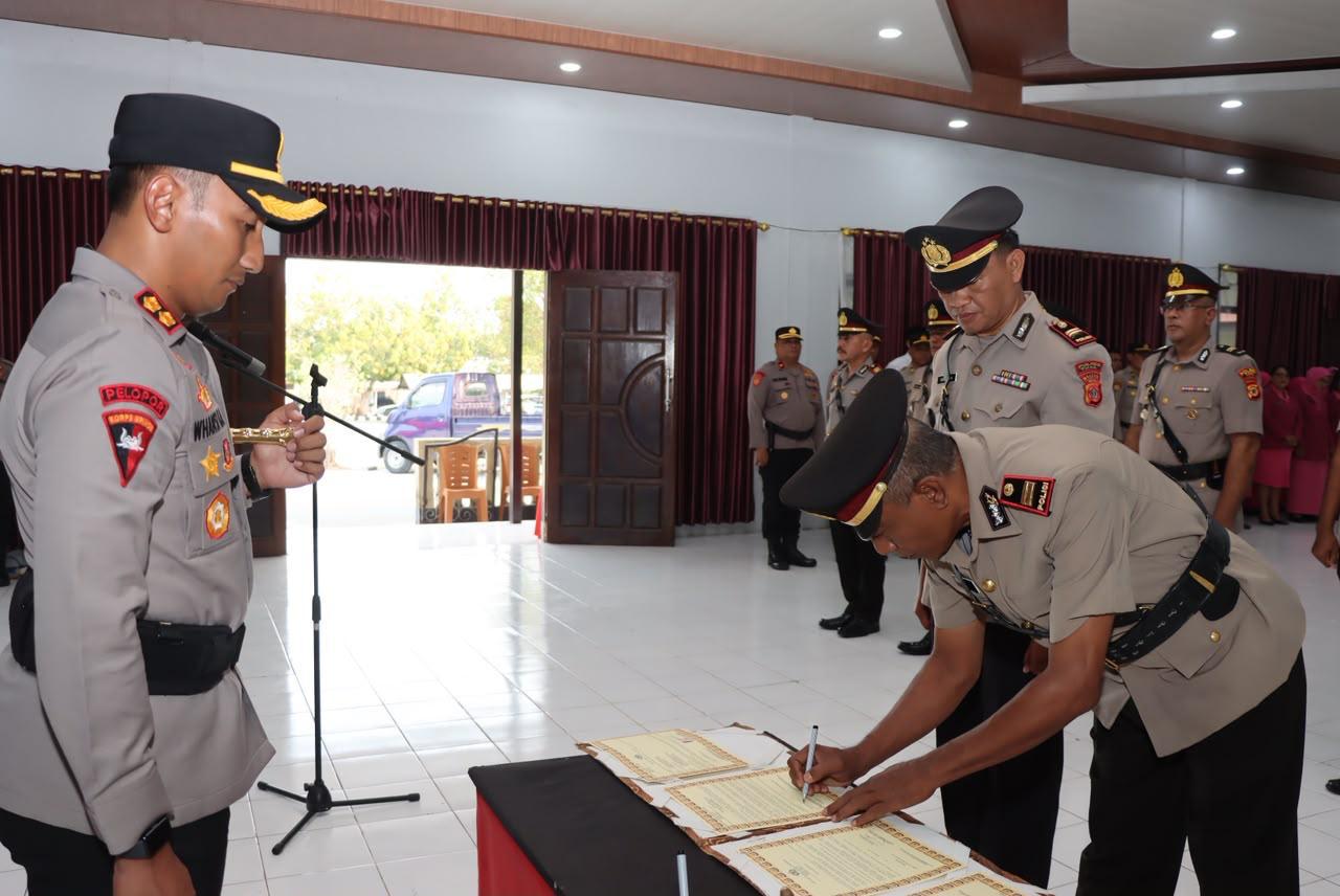 KAPOLRES TUAL PIMPIN UPACARA SERAH TERIMA JABATAN DAN PENGUKUHAN PEJABAT STRUKTURAL