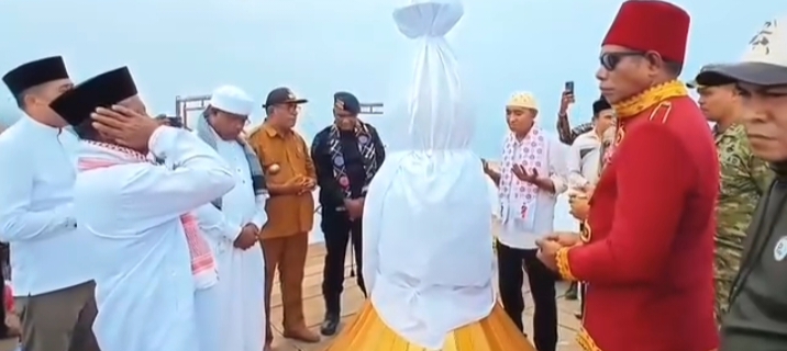 Tarian Adat Sambut Peresmian Masjid Besar Al-Makara Finua, Warga Kur Apresiasi Kehadiran Walikota Tual
